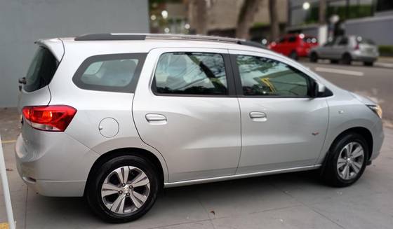 CHEVROLET SPIN 1.8 PREMIER 8V FLEX 4P AUTOMÁTICO CHEVROLET SPIN 1.8 PREMIER 8V FLEX 4P AUTOMÁTICO